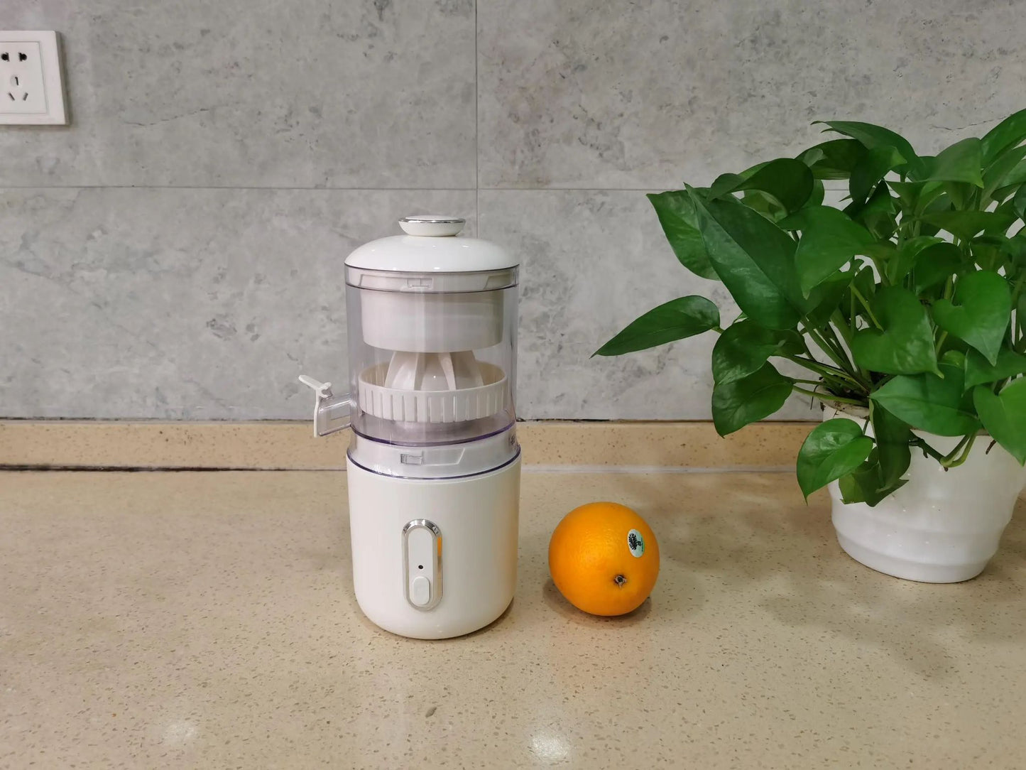 INNOVATIVE Electric Juicer Machines 45W, Citrus Juicer Squeezer Cordless Portable Small Cold Pressed Lemon Juicer Machine Zester for Lime, Orange, Grapefruit, Easy Clean USB Type-C Chargeable, 40 juices, 1500mAh