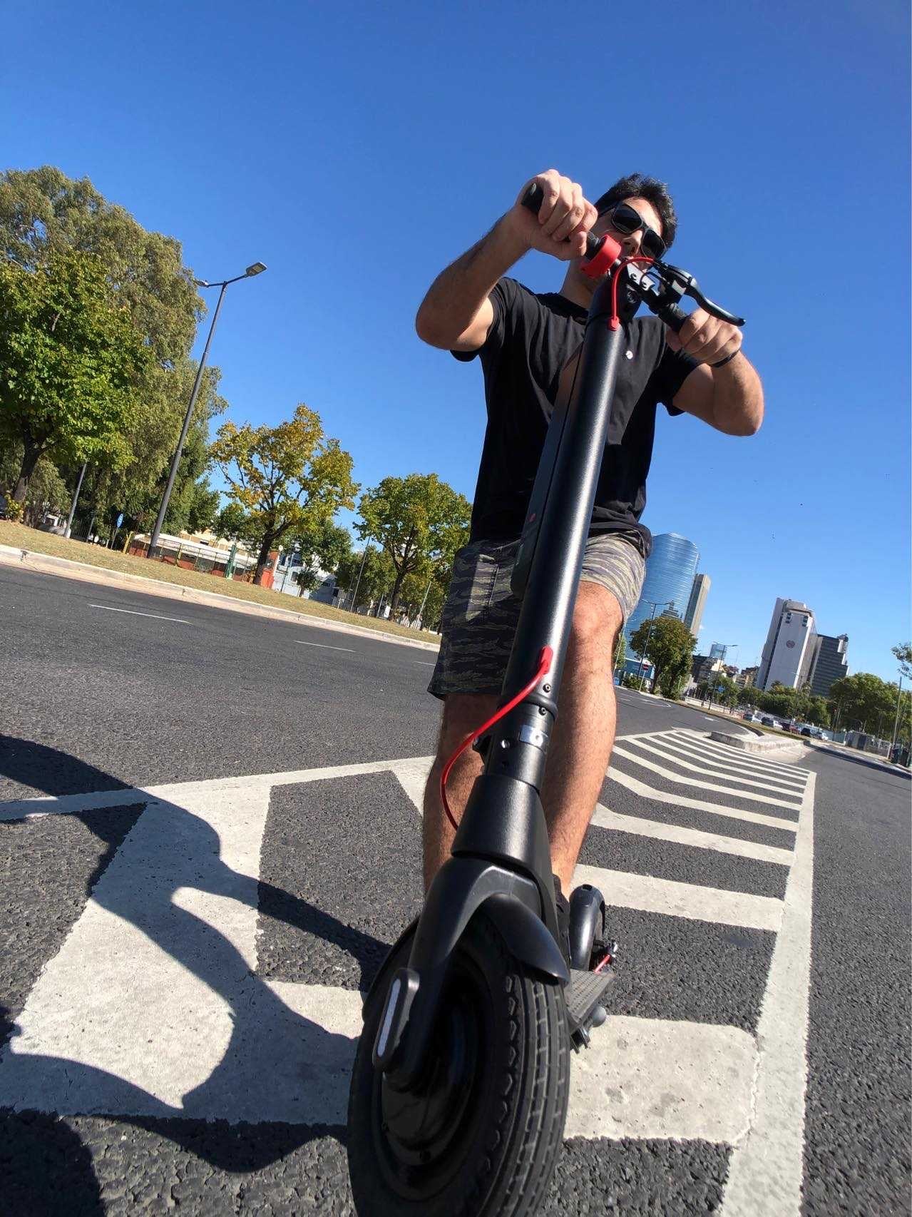 INNOVATIVE Electric Motor scooter removable battery Motor (20mph/32km/h) LED Display Preview Speed At Any Time, 40 lithium Batteries Cells , LED Headlight & Tail Light Commuting Electric Scooter for Adults