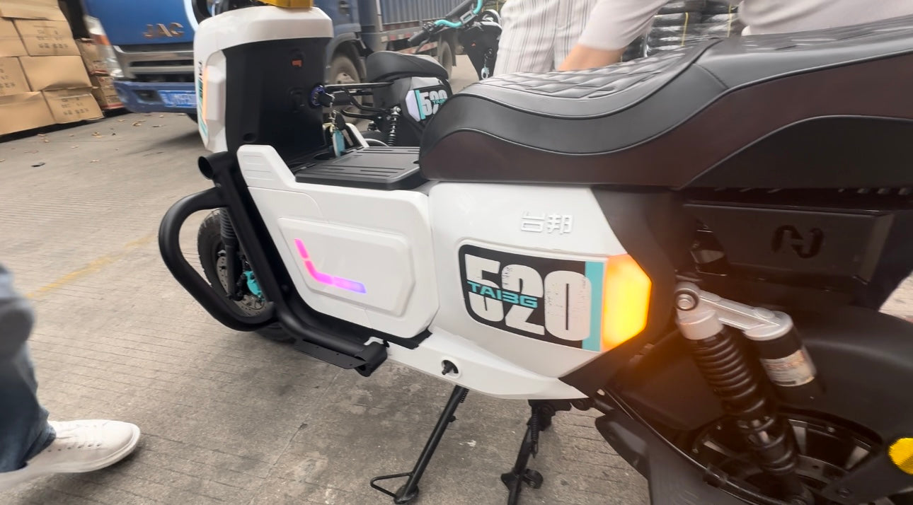 ISP-1 Pro Series LCD Electric Scooter: Power-Packed Performance 60V 30Ah, 1500W Motor with 80km/h Speed, 60km Range