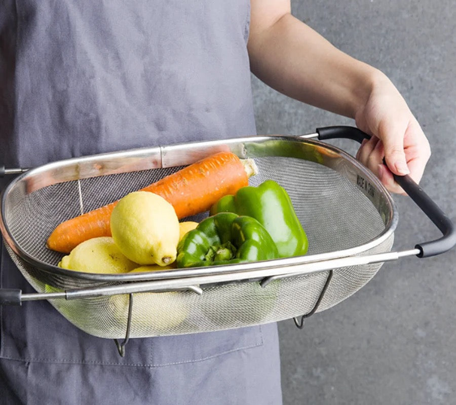 INNOVATIVE 6 Quart Stainless Steel Over The Sink Oval Colander With Expandable Rubber Non Slip Grip Handle, Fine Mesh Drainer & Strainer Basket Kitchen Sink for Rinsing, Draining, Storage Fine Mesh, Large Kitchen Gadget Tool, Expandable (Large)