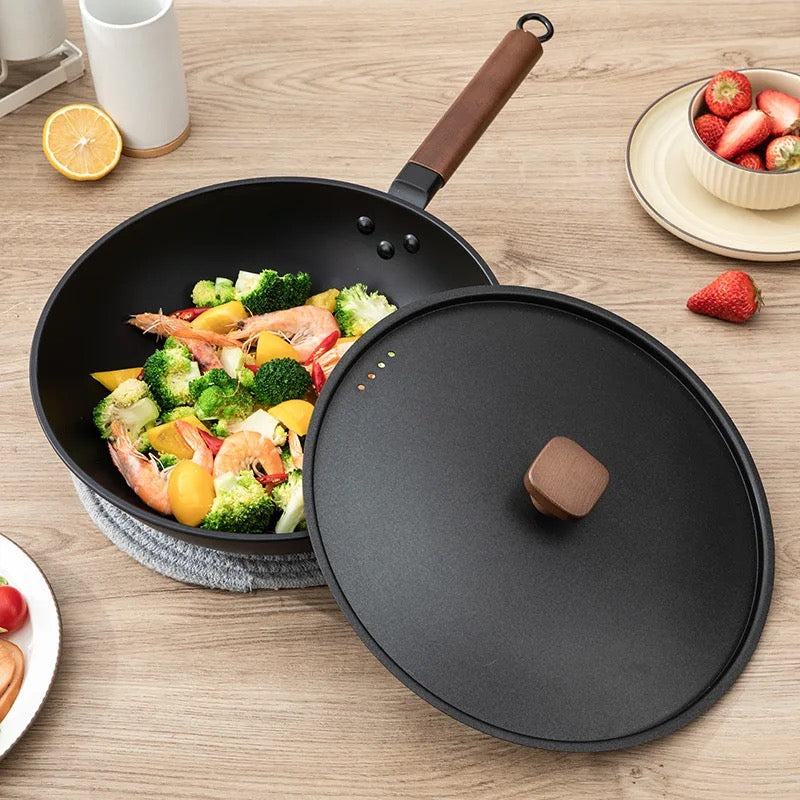 INNOVATIVE Carbon Steel Wok, 13 Inch Wok Pan with Lid and Spatula, Nonstick Woks and Stir-fry Pans, No Chemical Coated Flat Bottom Chinese Wok for Induction, Electric, Gas, All Stoves