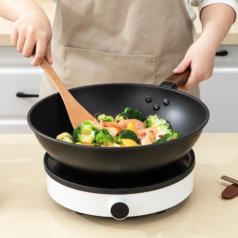 INNOVATIVE Carbon Steel Wok, 13 Inch Wok Pan with Lid and Spatula, Nonstick Woks and Stir-fry Pans, No Chemical Coated Flat Bottom Chinese Wok for Induction, Electric, Gas, All Stoves