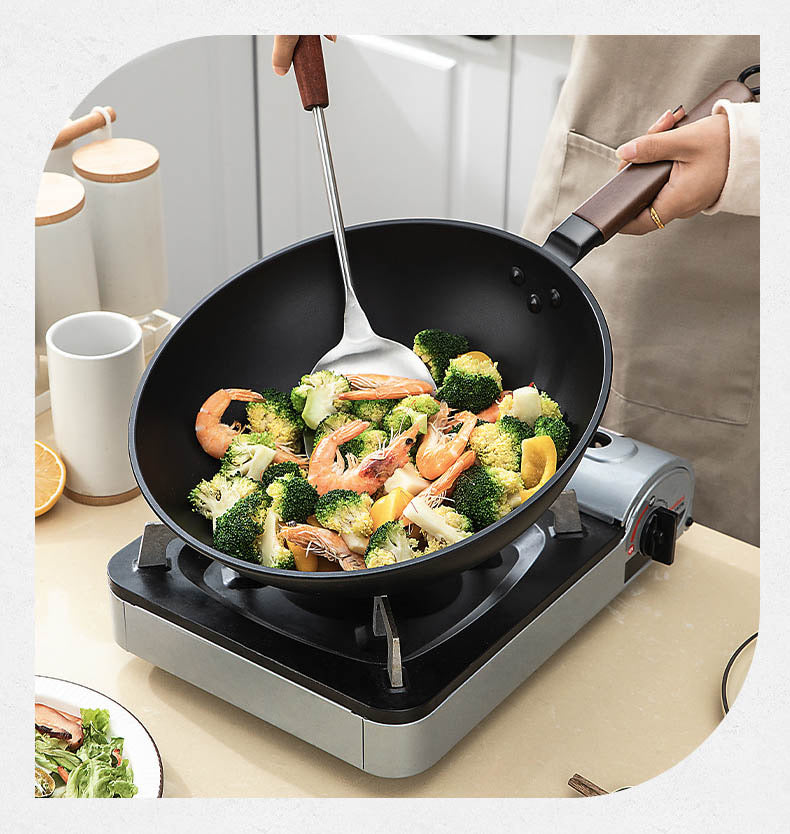 INNOVATIVE Carbon Steel Wok, 13 Inch Wok Pan with Lid and Spatula, Nonstick Woks and Stir-fry Pans, No Chemical Coated Flat Bottom Chinese Wok for Induction, Electric, Gas, All Stoves