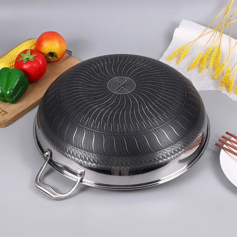 INNOVATIVE 12.5“/32 cm 316L Stainless Steel Honeycomb Texture Pattern Non-Stick Coating Kitchenware Wok with Glass Lid, With Bamboo Spatula Side Handle -Scratch-resistant Raised-up Honeycomb Fire Textured Pattern